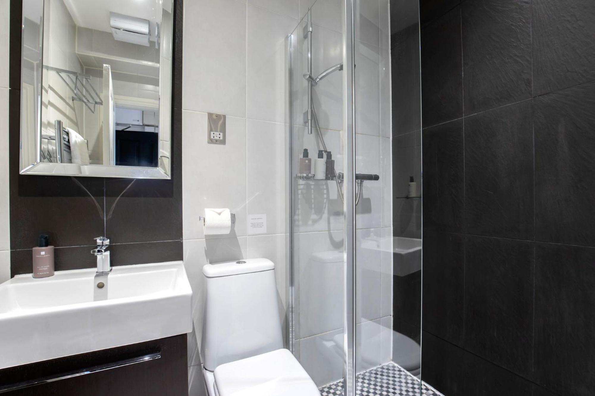 Strozzi Palace Suites By Mansley كيلتنهام المظهر الخارجي الصورة