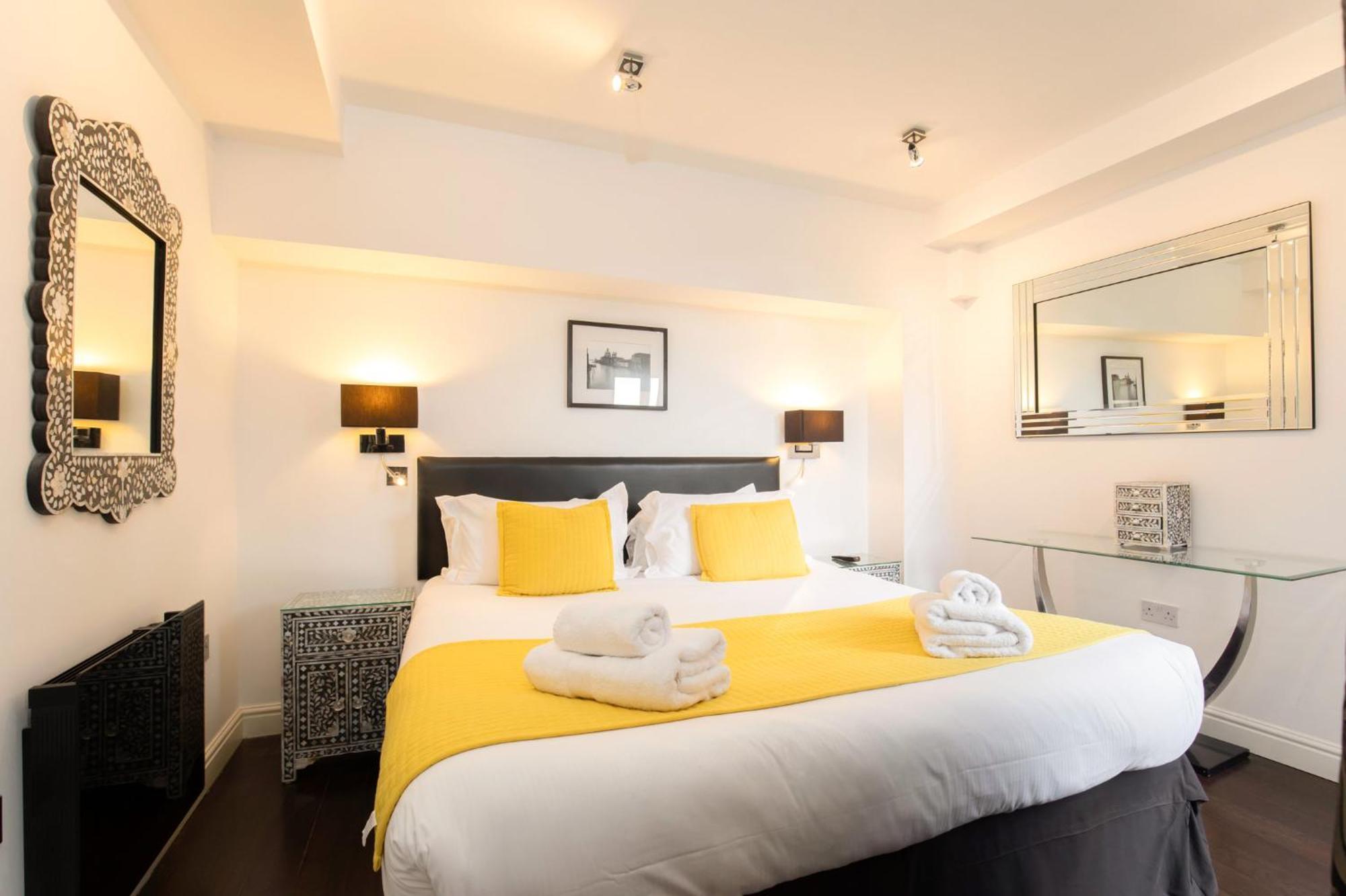 Strozzi Palace Suites By Mansley كيلتنهام المظهر الخارجي الصورة