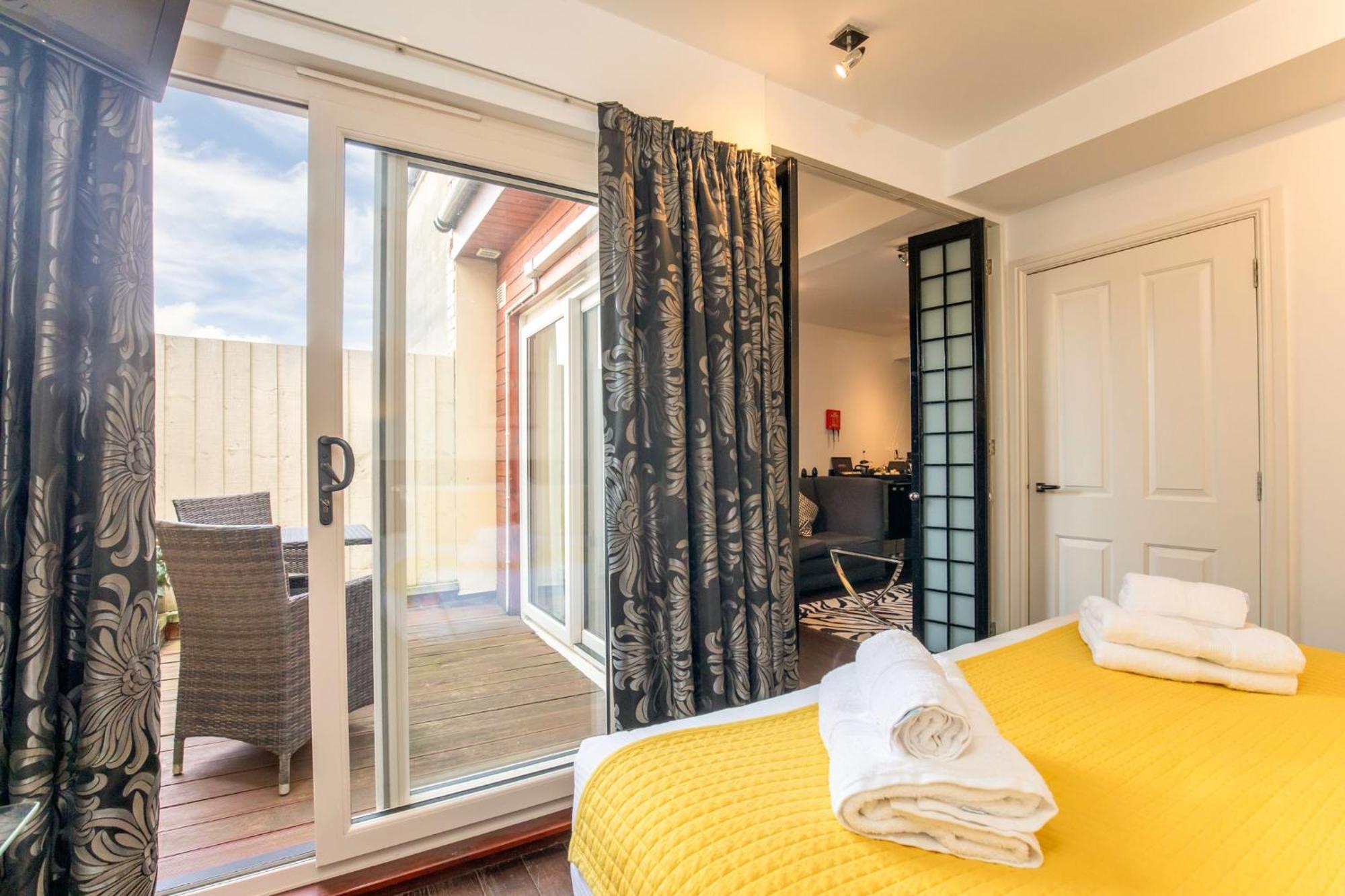 Strozzi Palace Suites By Mansley كيلتنهام المظهر الخارجي الصورة