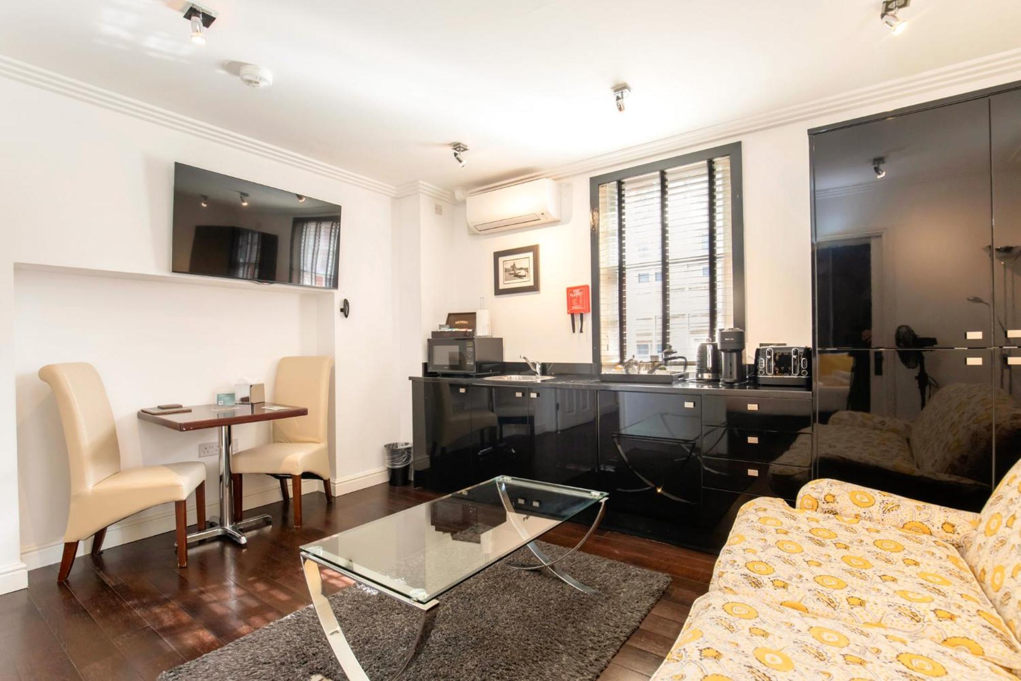 Strozzi Palace Suites By Mansley كيلتنهام المظهر الخارجي الصورة