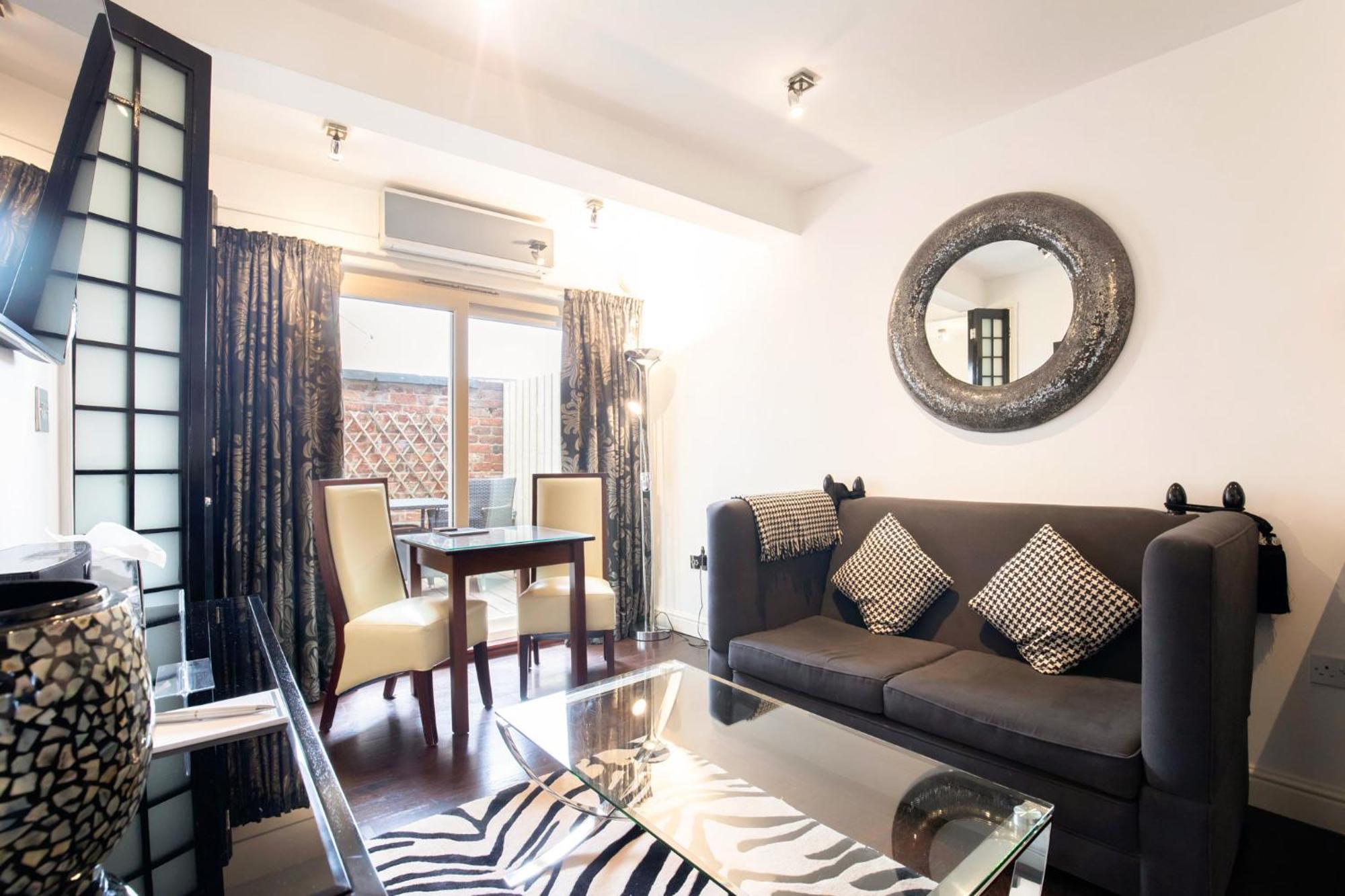 Strozzi Palace Suites By Mansley كيلتنهام المظهر الخارجي الصورة