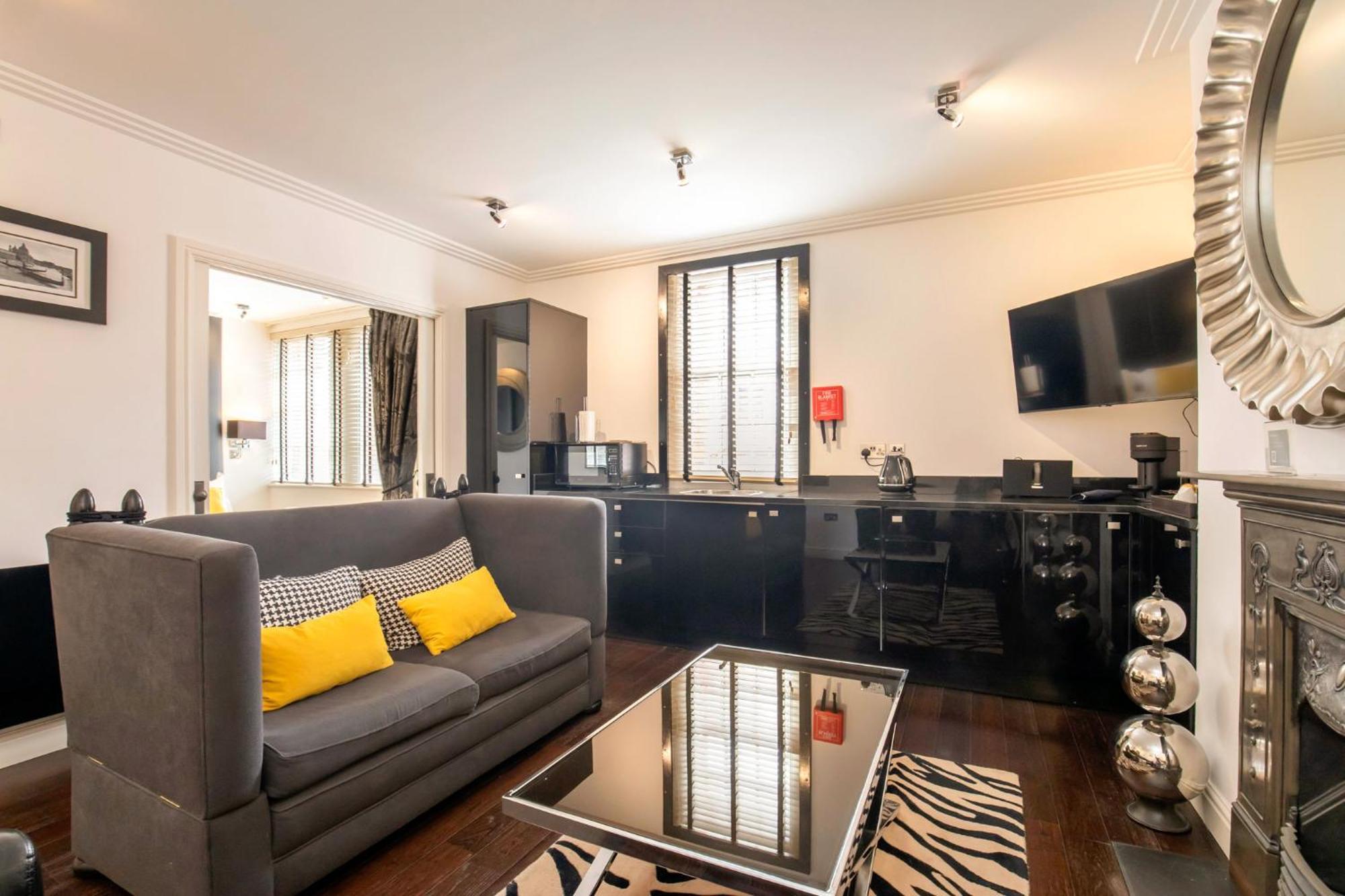 Strozzi Palace Suites By Mansley كيلتنهام المظهر الخارجي الصورة