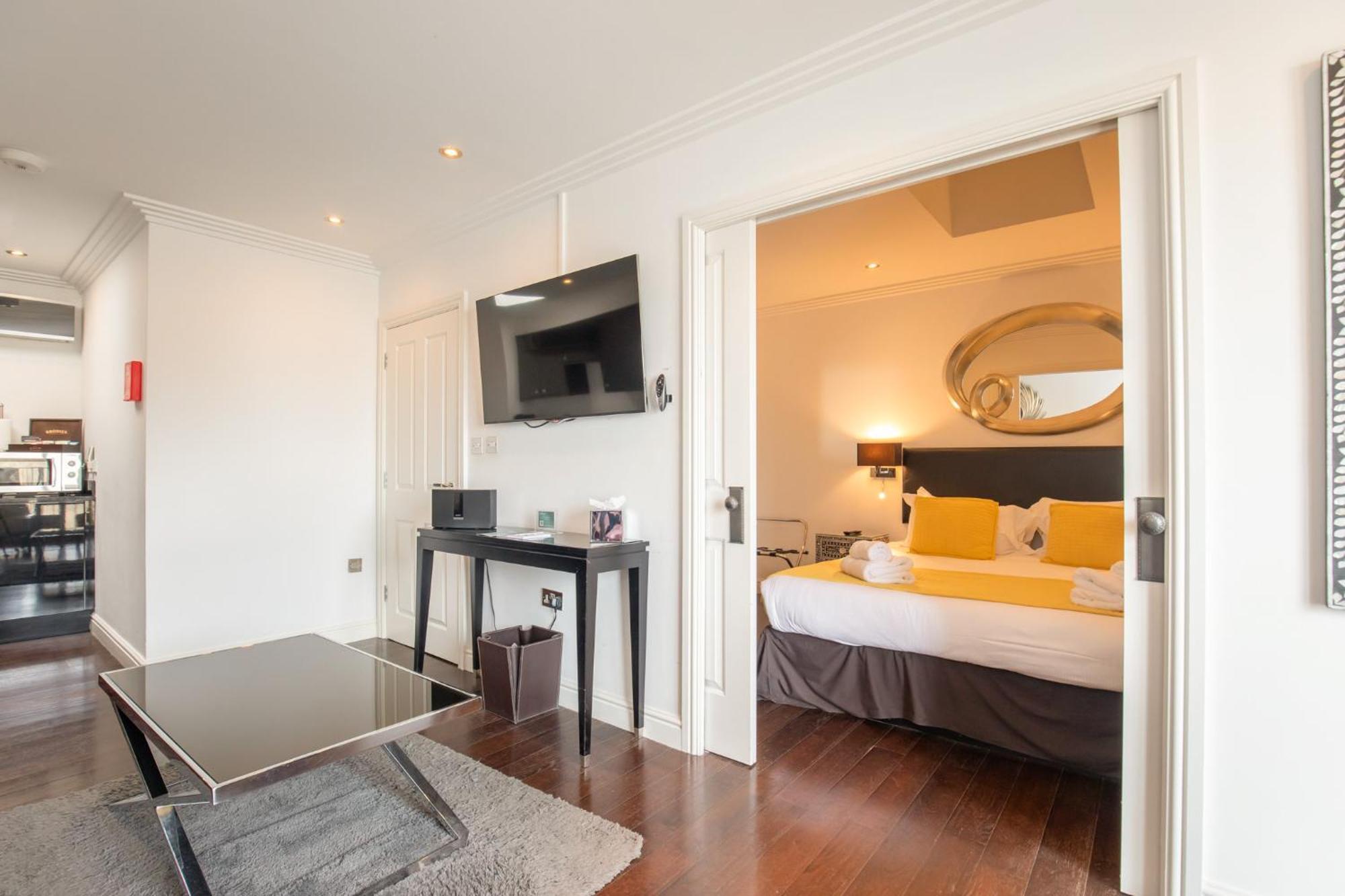 Strozzi Palace Suites By Mansley كيلتنهام المظهر الخارجي الصورة