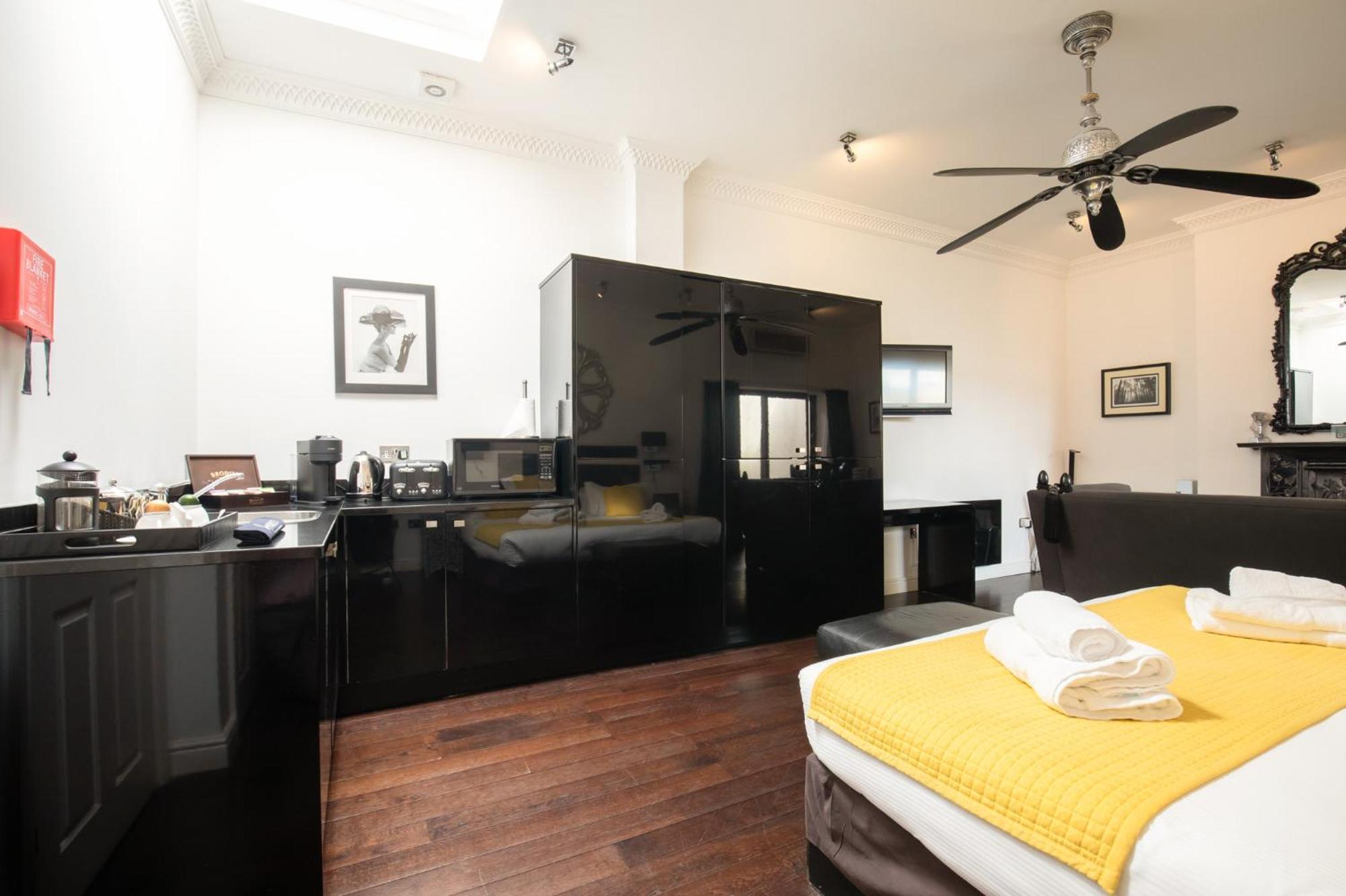 Strozzi Palace Suites By Mansley كيلتنهام المظهر الخارجي الصورة