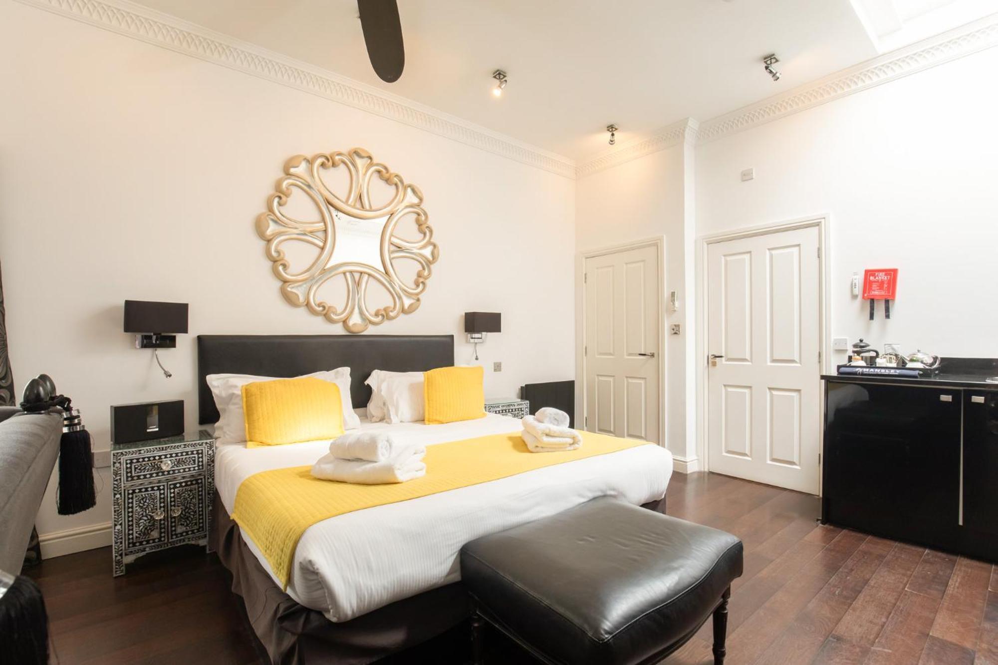 Strozzi Palace Suites By Mansley كيلتنهام المظهر الخارجي الصورة