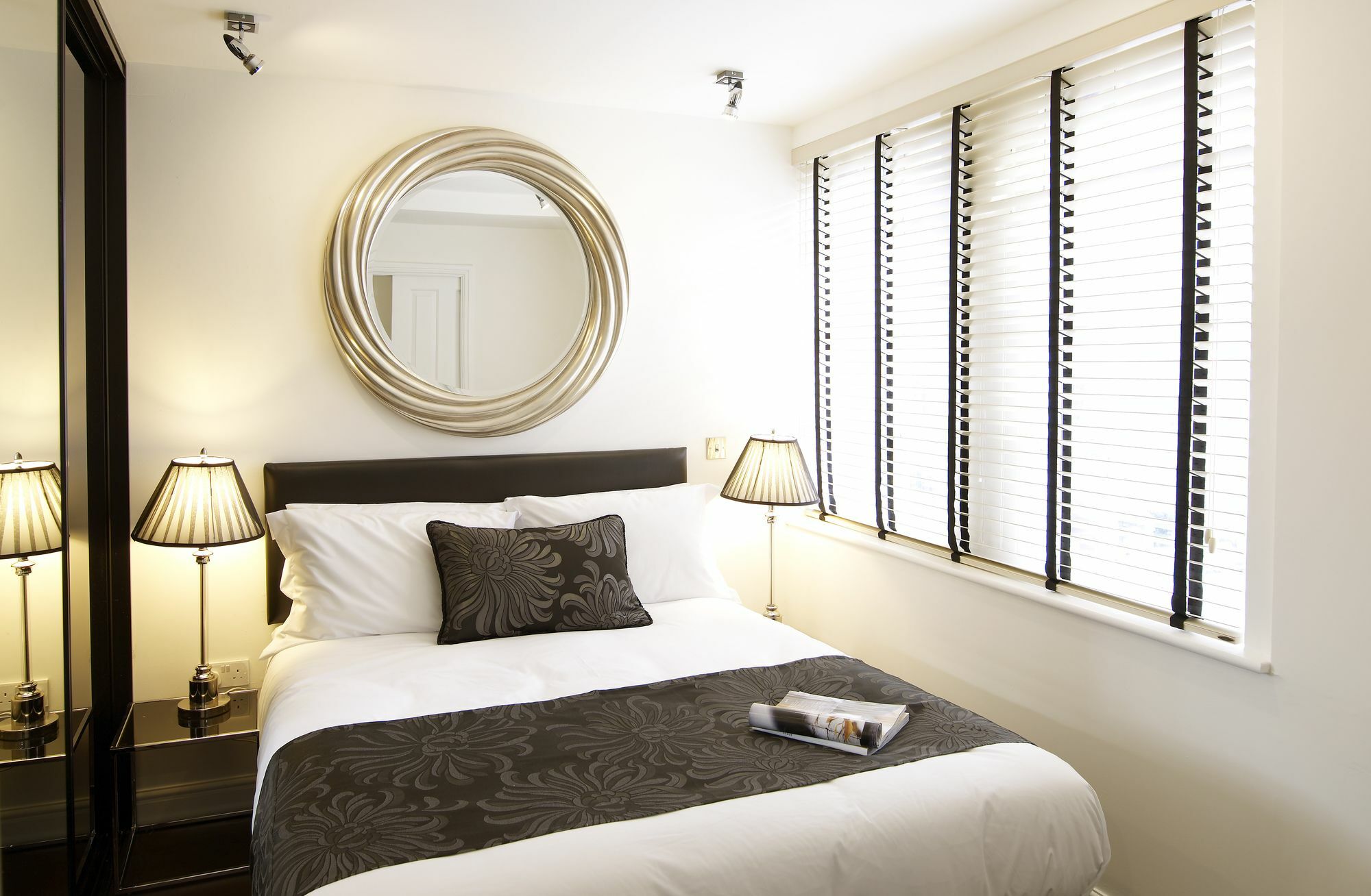 Strozzi Palace Suites By Mansley كيلتنهام المظهر الخارجي الصورة